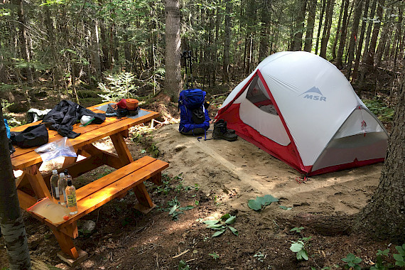 Espace de camping pour la longue randonnée